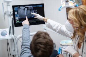 emergency dentist Pasadena helping patient