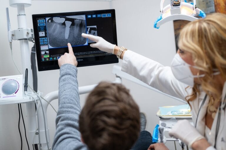emergency dentist Pasadena helping patient